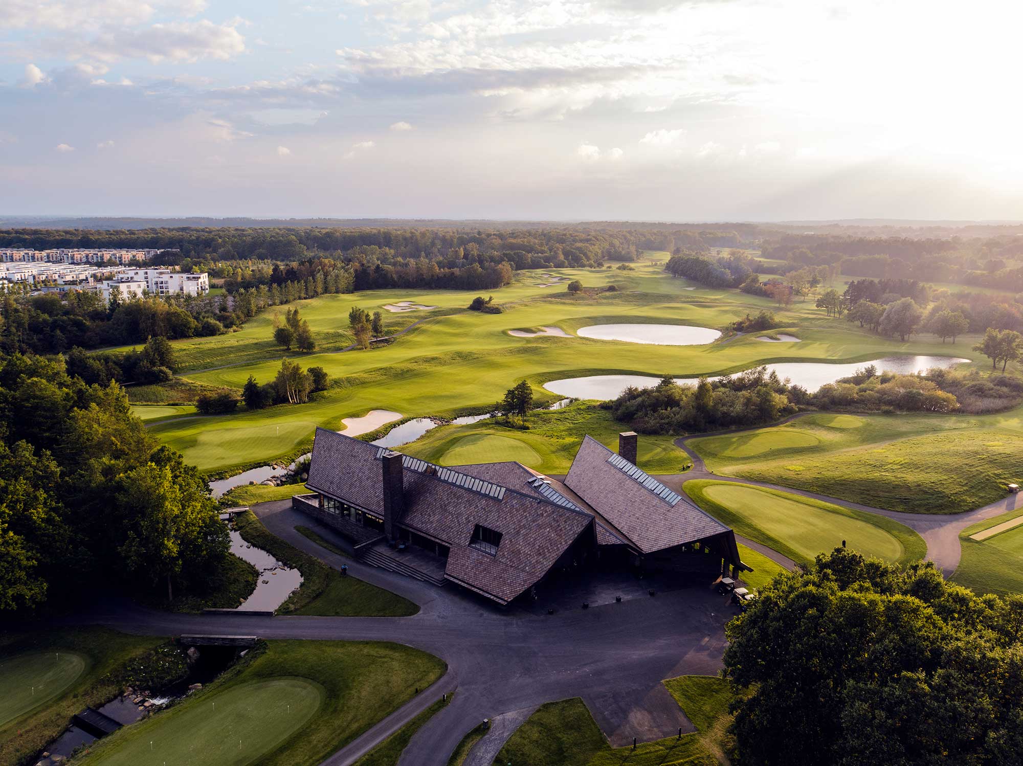 The-Scandinavian-golf-Old-Course-18-Clubhouse